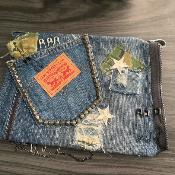 3 in 1 Crossbody Fanny Pack Clutch ❌SOLD❌ - Picture 2 of 3